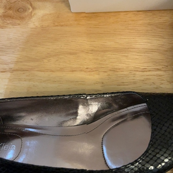 Calvin Klein BREE MTLC PYTHON Black Textured Wedges - Picture 9 of 10